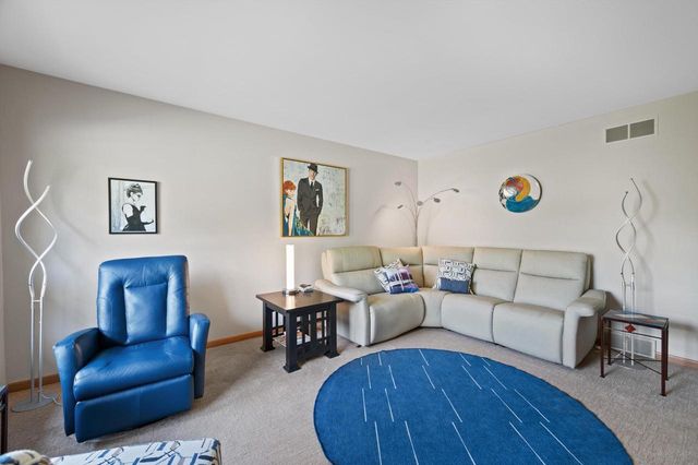 3334 N Argonne DRIVE, Milwaukee, WI 53222