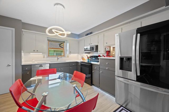 3334 N Argonne DRIVE, Milwaukee, WI 53222