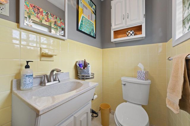 3334 N Argonne DRIVE, Milwaukee, WI 53222