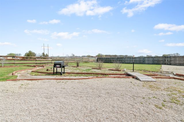 310 Glenwood Street, Gainesville, TX 76240