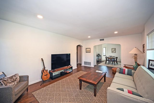 1338 Paxton Avenue, Cincinnati, OH 45208