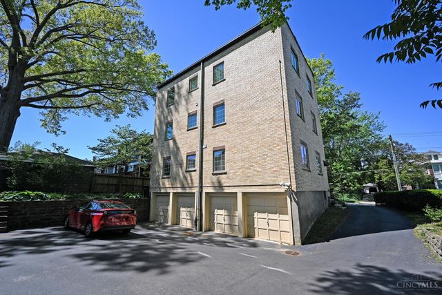 1338 Paxton Avenue, Cincinnati, OH 45208