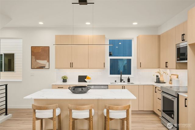 2647 B NW 63rd St, Seattle, WA 98107