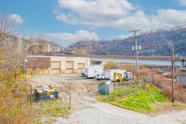 204 Main Street, E Pittsburgh, PA 15112