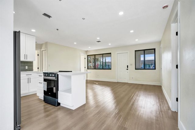 2331 Nassau Dr, Miramar, FL 33023