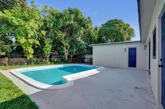 2331 Nassau Dr, Miramar, FL 33023