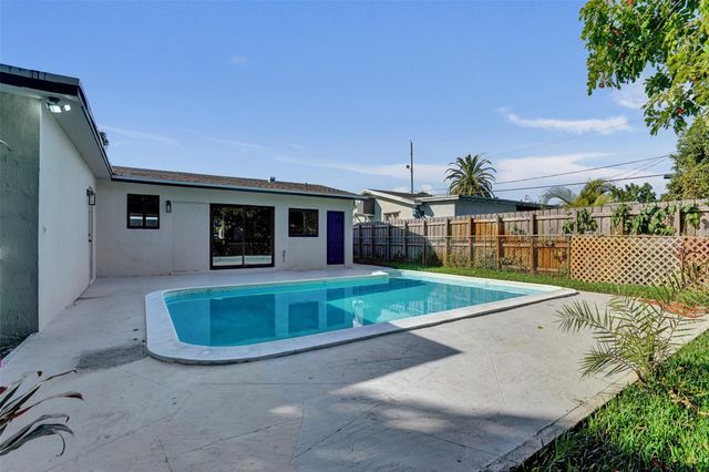 2331 Nassau Dr, Miramar, FL 33023