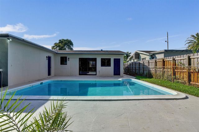 2331 Nassau Dr, Miramar, FL 33023