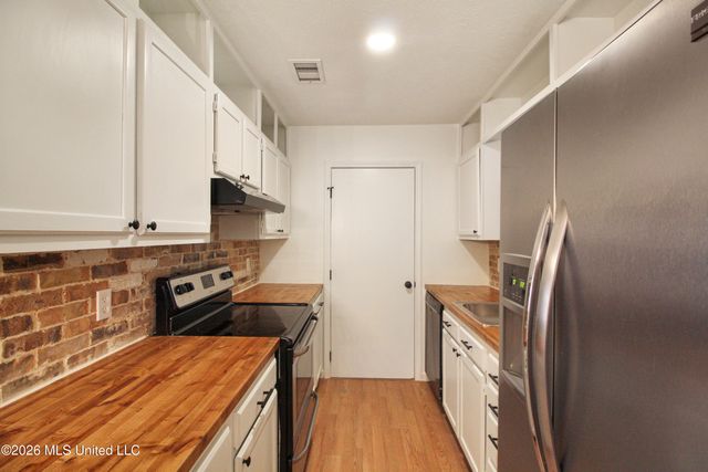 340 N Grove Circle, Brandon, MS 39047