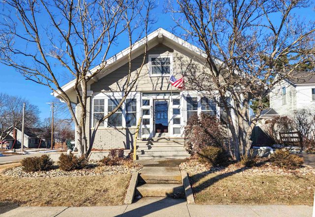 800 E Main Street, Manchester, IA 52057