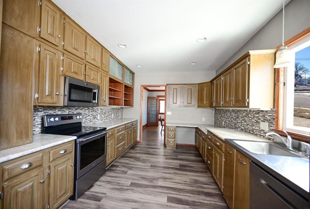 800 E Main Street, Manchester, IA 52057