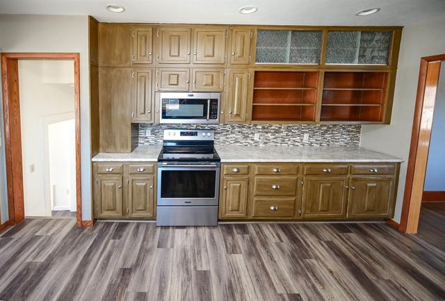 800 E Main Street, Manchester, IA 52057