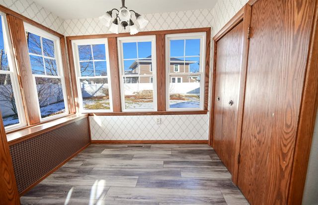 800 E Main Street, Manchester, IA 52057