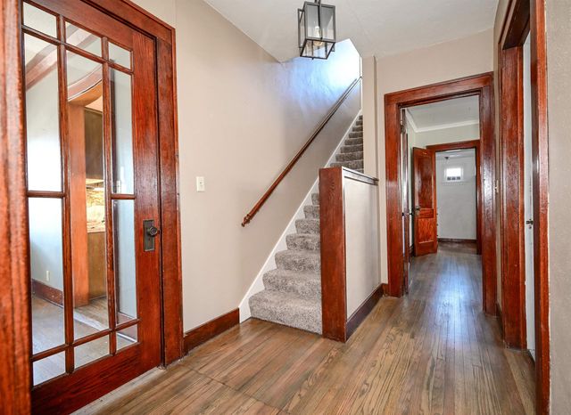 800 E Main Street, Manchester, IA 52057