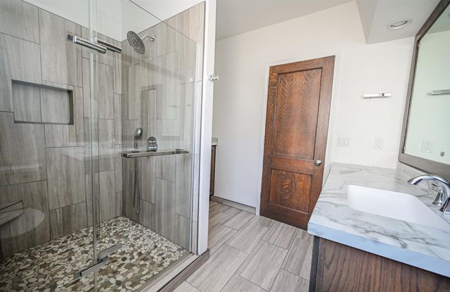 800 E Main Street, Manchester, IA 52057