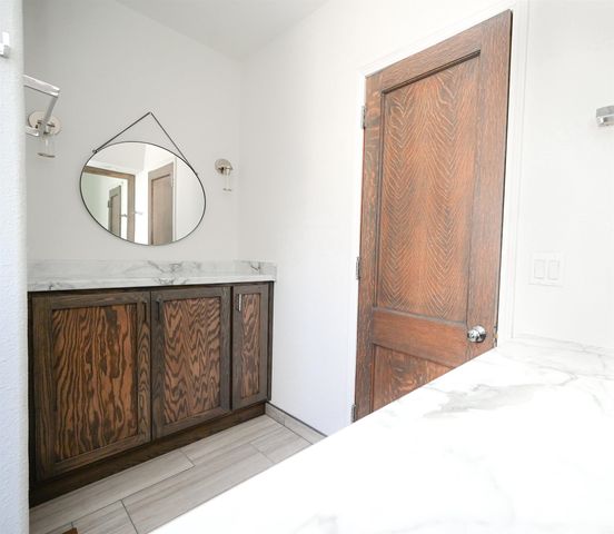 800 E Main Street, Manchester, IA 52057