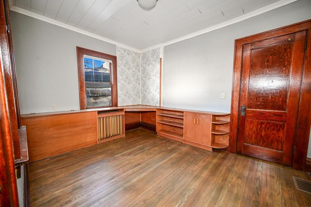 800 E Main Street, Manchester, IA 52057