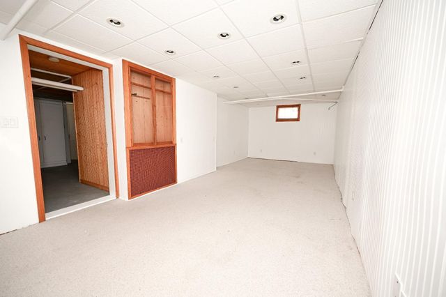 800 E Main Street, Manchester, IA 52057