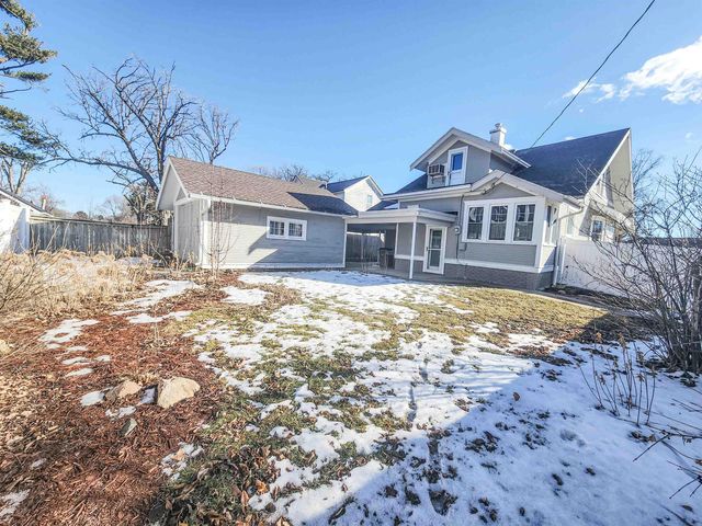 800 E Main Street, Manchester, IA 52057