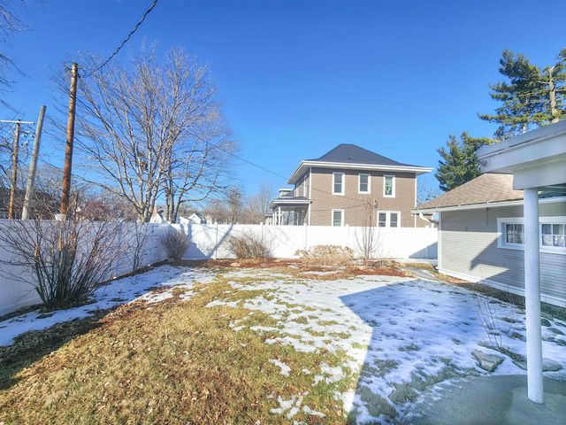 800 E Main Street, Manchester, IA 52057