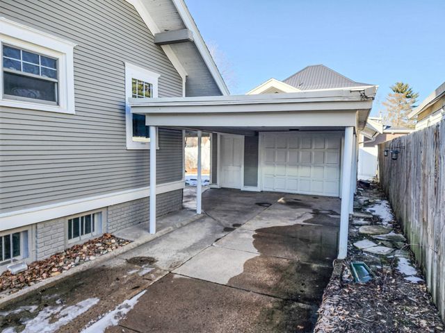 800 E Main Street, Manchester, IA 52057