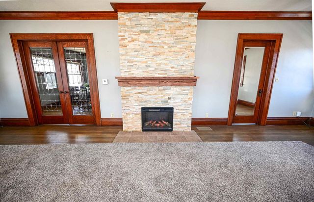 800 E Main Street, Manchester, IA 52057