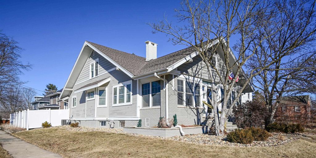 800 E Main Street, Manchester, IA 52057