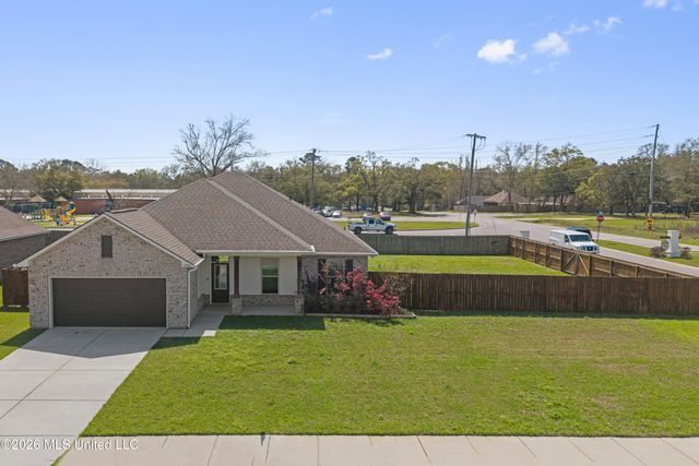 12915 Jackson Lee Drive, Ocean Springs, MS 39564
