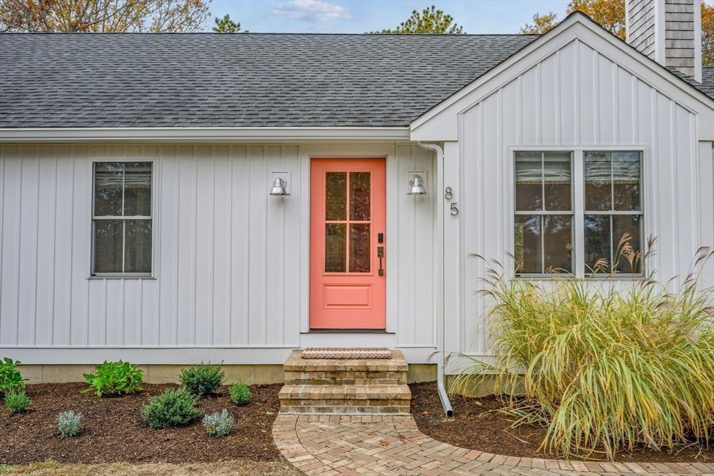 85 Kompass Dr, Falmouth, MA 02536