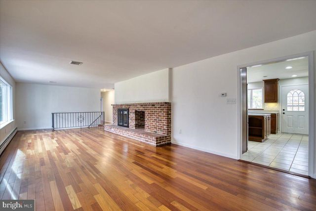 1674 HIGH POINT LN, Phoenixville, PA 19460