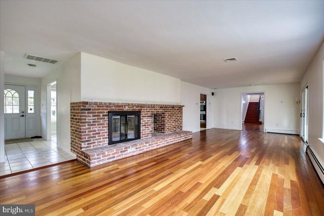 1674 HIGH POINT LN, Phoenixville, PA 19460