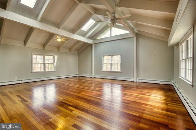 1674 HIGH POINT LN, Phoenixville, PA 19460