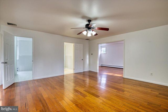 1674 HIGH POINT LN, Phoenixville, PA 19460