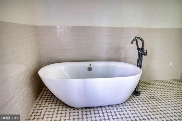 1674 HIGH POINT LN, Phoenixville, PA 19460