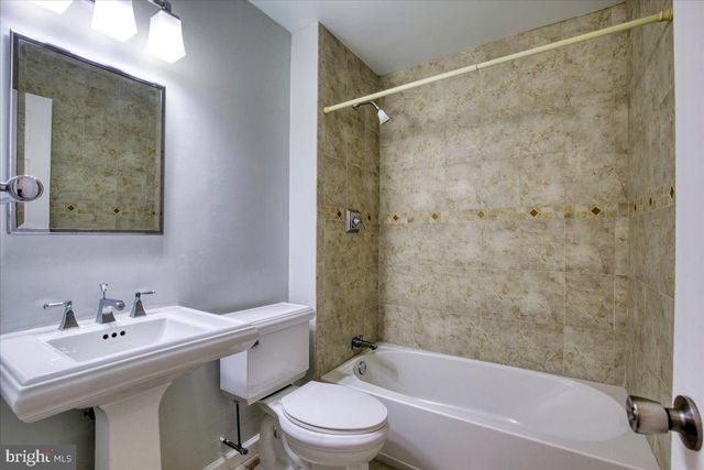 1674 HIGH POINT LN, Phoenixville, PA 19460