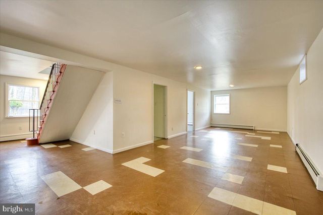 1674 HIGH POINT LN, Phoenixville, PA 19460