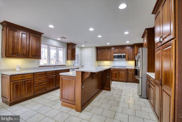 1674 HIGH POINT LN, Phoenixville, PA 19460