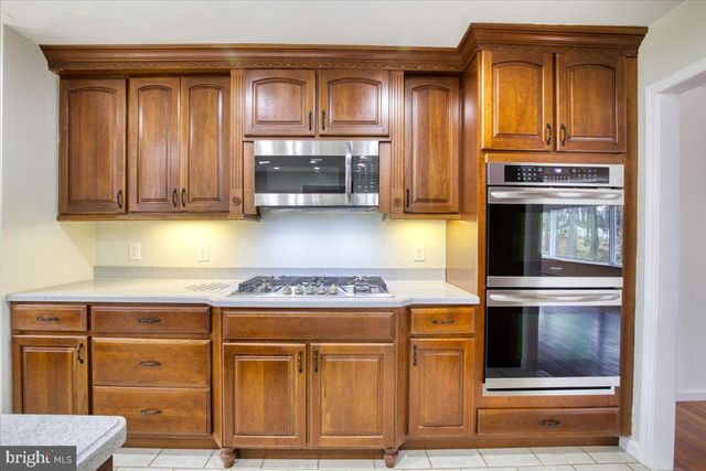 1674 HIGH POINT LN, Phoenixville, PA 19460