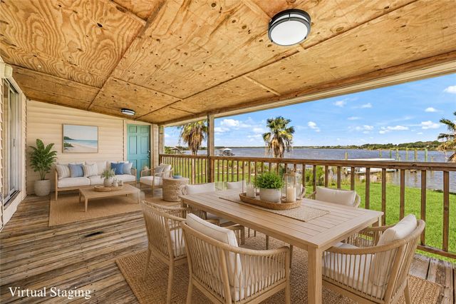 8805 Harbour Drive, Dickinson, TX 77539
