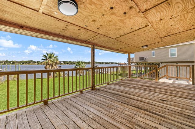 8805 Harbour Drive, Dickinson, TX 77539