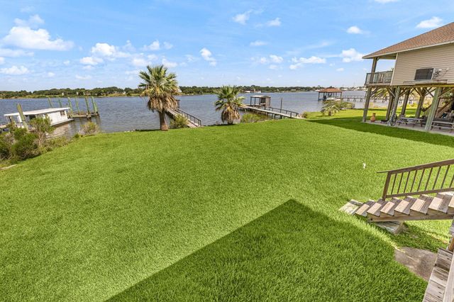 8805 Harbour Drive, Dickinson, TX 77539