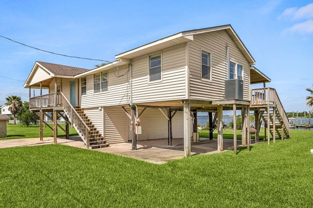 8805 Harbour Drive, Dickinson, TX 77539