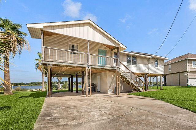 8805 Harbour Drive, Dickinson, TX 77539