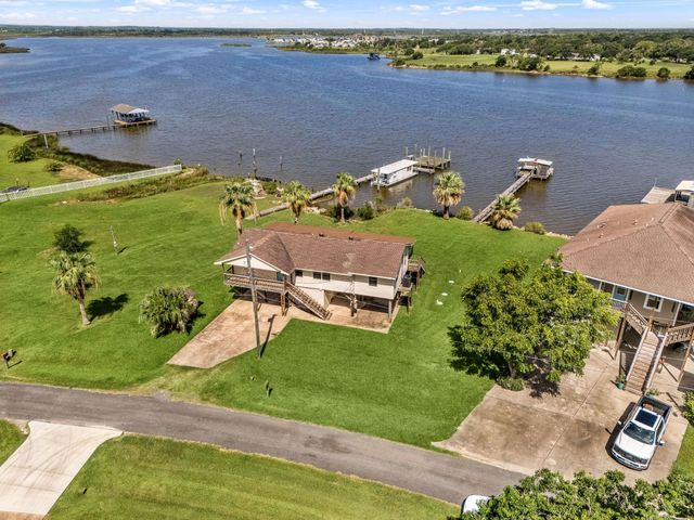 8805 Harbour Drive, Dickinson, TX 77539