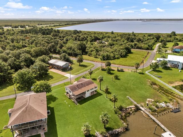 8805 Harbour Drive, Dickinson, TX 77539