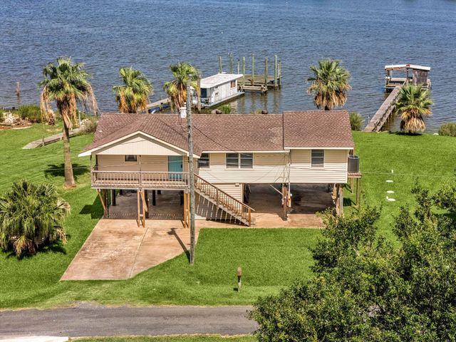 8805 Harbour Drive, Dickinson, TX 77539