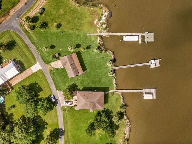 8805 Harbour Drive, Dickinson, TX 77539