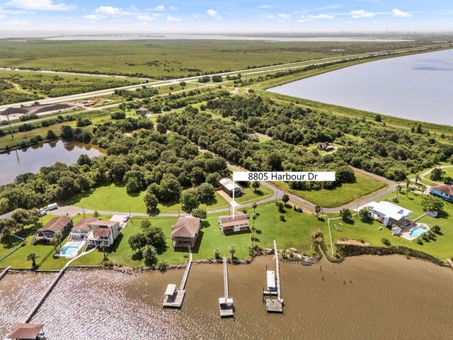 8805 Harbour Drive, Dickinson, TX 77539
