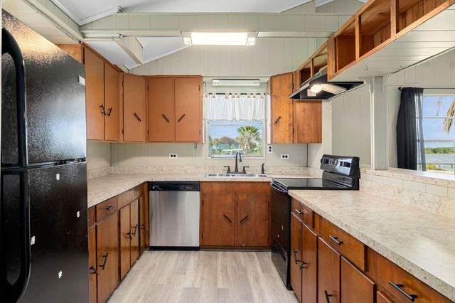 8805 Harbour Drive, Dickinson, TX 77539