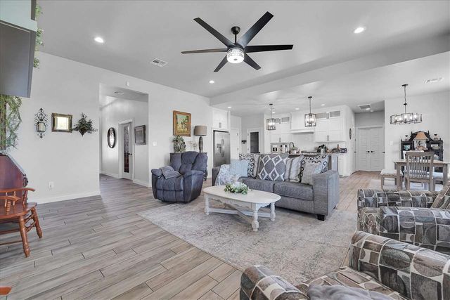 918 NE Oriole Dr, Lawton, OK 73507